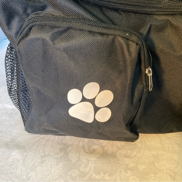 PET CARRIER MULTI POCKET MESH OVER SHOULDER STRAP - Picture 2 of 8